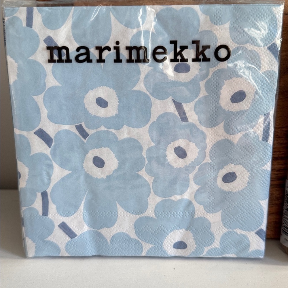 Marimekko Unikko Cream Linen and Mini Unikko Light Blue Dinner Napkins NIP - Picture 2 of 8